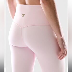 Aritzia TNA pink Butter leggings size 4